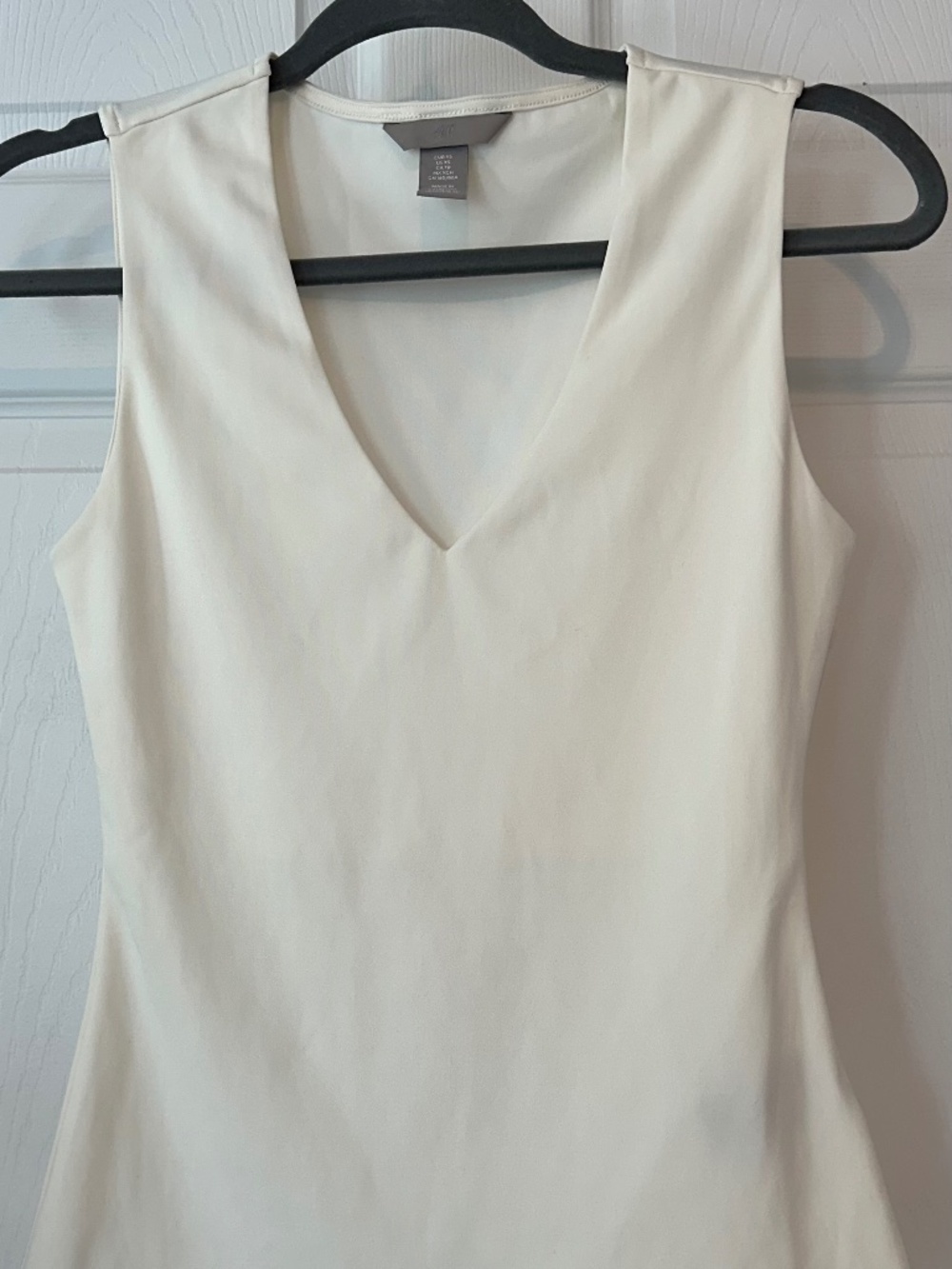 H&M Ivory Sleeveless V Neck Top XS